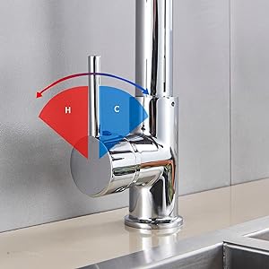 Single Handle Chrome Kitchen Faucet With Pull-Out Spray